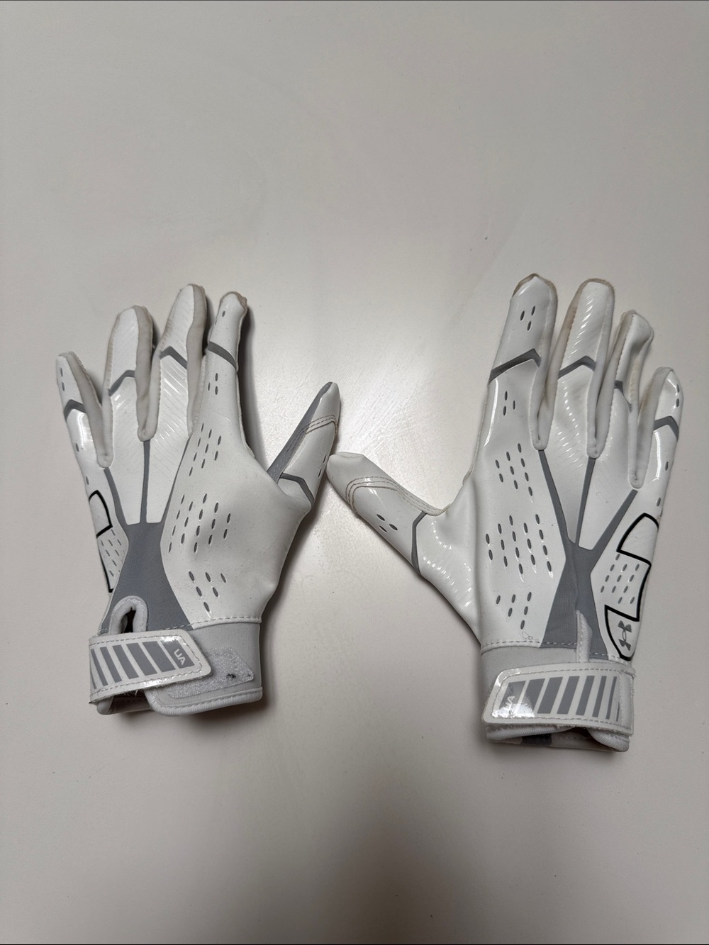 Under Armour White and Gray Performance Football Gloves - NWOT - Youth Large